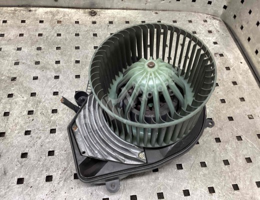 Моторчик печки Volkswagen Passat B5 (3B) 1996-2000  Volkswagen Passat Passat B5 (3B) 1996-2000