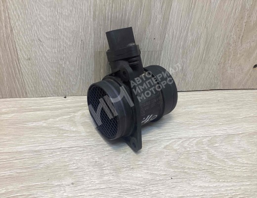 Расходомер воздуха Volkswagen Polo III (6N/6K) 1994-2002  Volkswagen Polo Polo III (6N/6K) 1994-2002