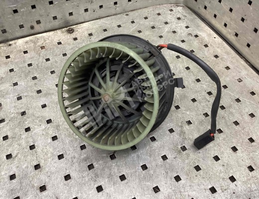 Моторчик печки Audi 80 B4 (8C) 1991-1995  Audi 80 80 B4 (8C) 1991-1995