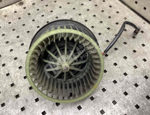 Моторчик печки Audi 80 B3 (89) 1986-1991  Audi 80 80 B3 (89) 1986-1991