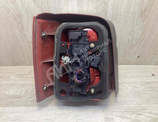 Фонарь задний правый Volkswagen Passat B5+ (3B) 2000-2005 рестайлинг  Volkswagen Passat Passat B5+ (3B) 2000-2005 рестайлинг