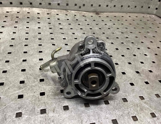 Насос вакуумный Mazda Premacy I (CP) 1999-2005  Mazda Premacy Premacy I (CP) 1999-2005