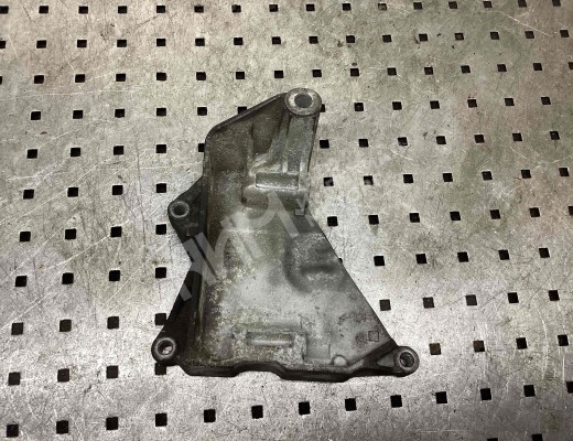 Кронштейн генератора Volkswagen Touareg I (7L) 2002-2006  Volkswagen Touareg Touareg I (7L) 2002-2006