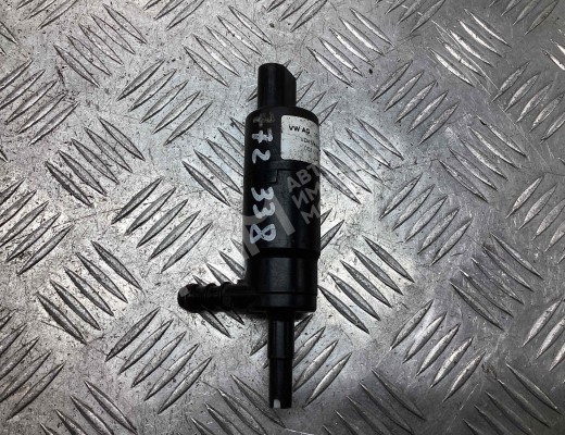 Насос (моторчик) омывателя стекла Volkswagen Golf V (1K) 2004-2009  Volkswagen Golf Golf V (1K) 2004-2009