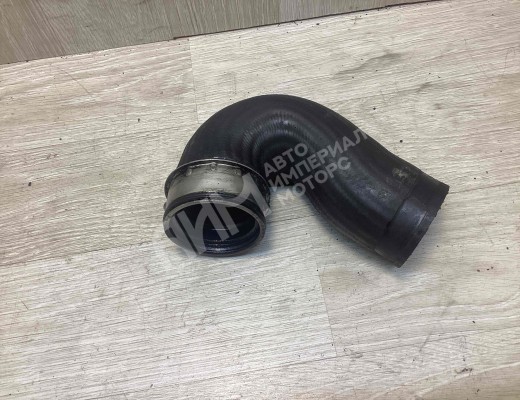 Патрубок интеркулера Volkswagen Passat B5+ (3B) 2000-2005 рестайлинг  Volkswagen Passat Passat B5+ (3B) 2000-2005 рестайлинг