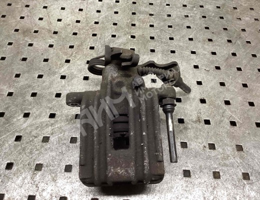 Суппорт задний правый Volkswagen Passat B5+ (3B) 2000-2005 рестайлинг  Volkswagen Passat Passat B5+ (3B) 2000-2005 рестайлинг