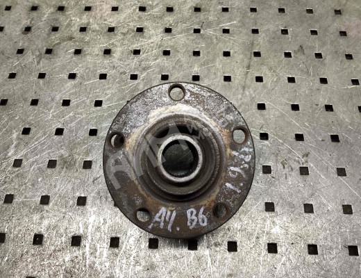 Ступица передняя Audi A4 B6 (8EC, 8E5) 2000-2004  Audi A4 A4 B6 (8EC, 8E5) 2000-2004