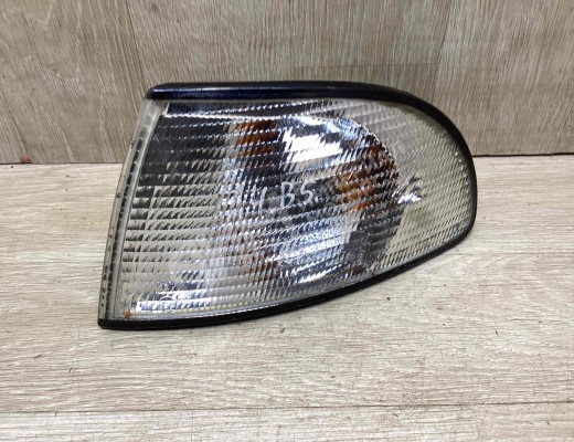 Поворотник левый Audi A4 B5 (8D) 1994-1999  Audi A4 A4 B5 (8D) 1994-1999
