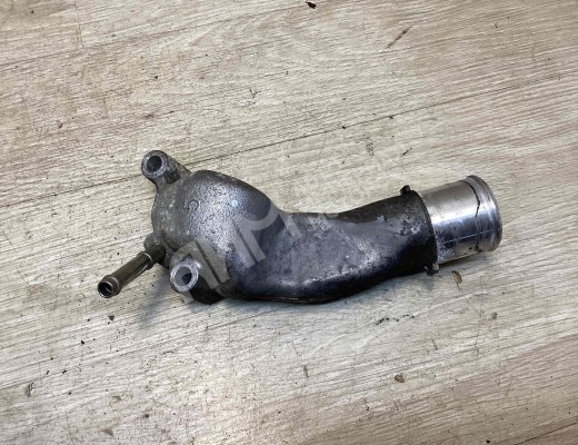 Фланец (тройник) системы охлаждения Toyota Avensis II (T250) 2003-2008  Toyota Avensis Avensis II (T250) 2003-2008