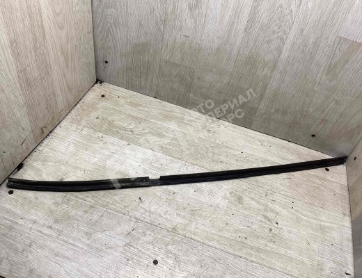 Молдинг стекла двери задней левой наружный Mercedes E (W124) 1985-1996  Mercedes E E (W124) 1985-1996