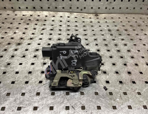 Замок двери передней левой Volkswagen Passat B5 (3B) 1996-2000  Volkswagen Passat Passat B5 (3B) 1996-2000