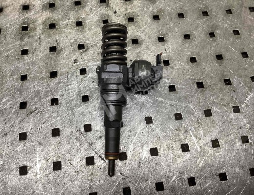 Форсунка Volkswagen Passat B6 (3C) 2005-2010  Volkswagen Passat Passat B6 (3C) 2005-2010