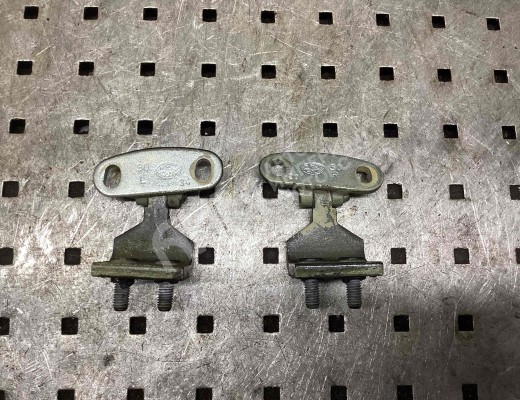 Петля крышки багажника Volkswagen Sharan I (7M) 2003-2010 2-й рестайлинг  Volkswagen Sharan Sharan I (7M) 2003-2010 2-й рестайлинг