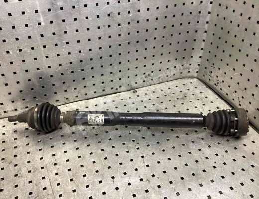 Полуось передняя правая (приводной вал, ШРУС) Audi A3 I (8L) 1996-2000  Audi A3 A3 I (8L) 1996-2000