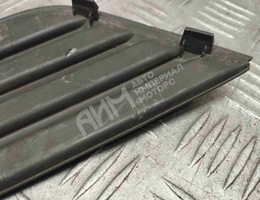 Заглушка (решетка) в бампер передний Ford Focus II 2005-2008  Ford Focus Focus II 2005-2008