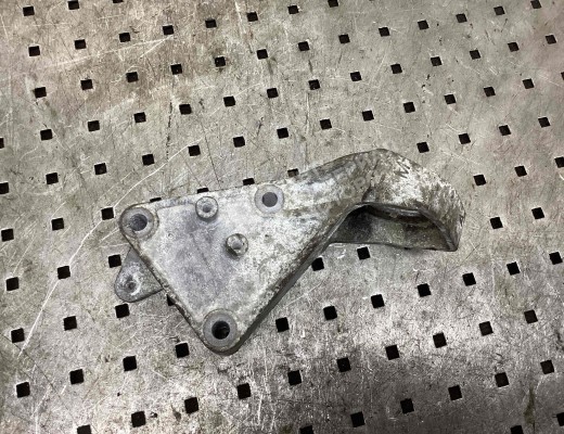 Кронштейн полуоси Opel Vectra C 2002-2005  Opel Vectra Vectra C 2002-2005