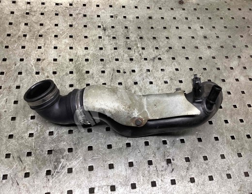 Патрубок турбины Nissan Primera II (P11) 1996-2002  Nissan Primera Primera II (P11) 1996-2002