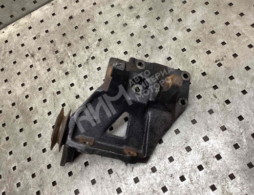 Кронштейн компрессора кондиционера Nissan Primera II (P11) 1996-2002  Nissan Primera Primera II (P11) 1996-2002