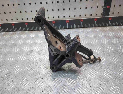 Кронштейн генератора Nissan Primera II (P11) 1996-2002  Nissan Primera Primera II (P11) 1996-2002
