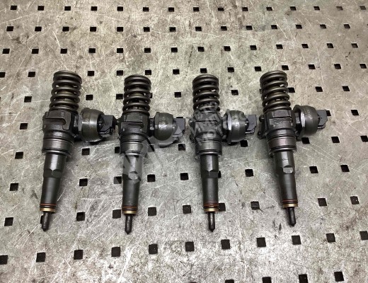 Форсунка Volkswagen Caddy III (2K) 2004-2010  Volkswagen Caddy Caddy III (2K) 2004-2010