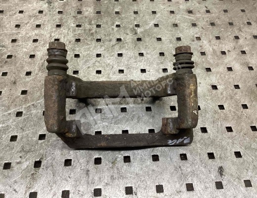 Скоба суппорта заднего Volkswagen Phaeton (3D) 2002-2016  Volkswagen Phaeton Phaeton (3D) 2002-2016