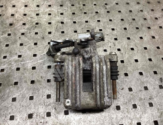 Суппорт задний левый Volkswagen Passat B5 (3B) 1996-2000  Volkswagen Passat Passat B5 (3B) 1996-2000