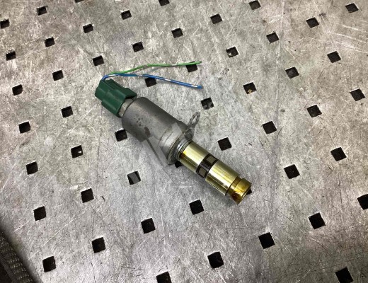 Клапан фазорегулятора Nissan Micra III (K12) 2002-2010  Nissan Micra Micra III (K12) 2002-2010