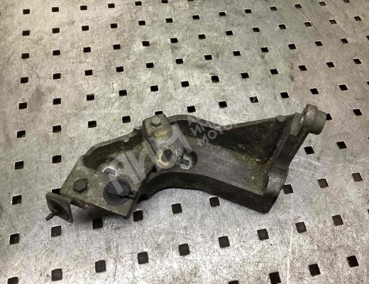 Крепление ТНВД Renault Scenic I (JA) 1999-2003 рестайлинг  Renault Scenic Scenic I (JA) 1999-2003 рестайлинг