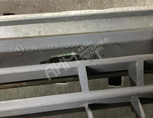 Решетка радиатора Mercedes C (W203) 2000-2004  Mercedes C C (W203) 2000-2004