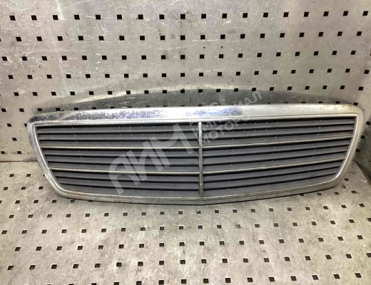 Решетка радиатора Mercedes C (W203) 2000-2004  Mercedes C C (W203) 2000-2004