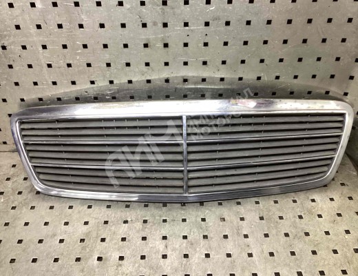 Решетка радиатора Mercedes C (W203) 2000-2004  Mercedes C C (W203) 2000-2004