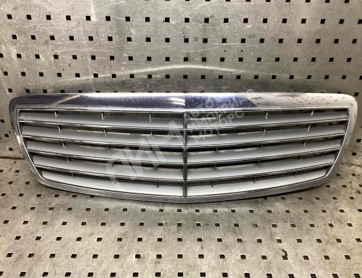 Решетка радиатора Mercedes E (W211) 2002-2006  Mercedes E E (W211) 2002-2006