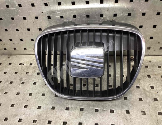 Решетка радиатора Seat Ibiza III (6L) 2002-2008  Seat Ibiza Ibiza III (6L) 2002-2008