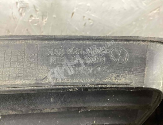 Заглушка (решетка) в бампер передний Volkswagen Passat B5 (3B) 1996-2000  Volkswagen Passat Passat B5 (3B) 1996-2000