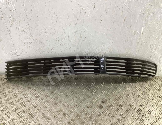 Заглушка (решетка) в бампер передний Volkswagen Passat B5 (3B) 1996-2000  Volkswagen Passat Passat B5 (3B) 1996-2000