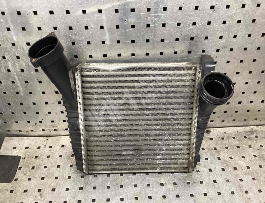 Интеркулер Volkswagen Touareg I (7L) 2002-2006  Volkswagen Touareg Touareg I (7L) 2002-2006