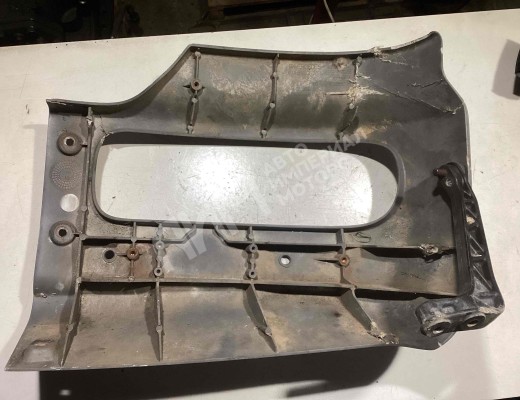 Клык бампера передний правый Mercedes Atego I 1998-2012  Mercedes Atego Atego I 1998-2012