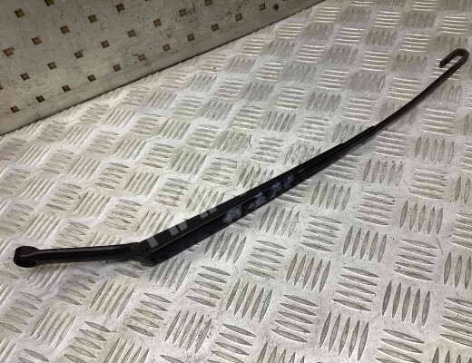 Щеткодержатель (поводок стеклоочистителя, дворник) Audi A6 C5 (4B) 1997-2001  Audi A6 A6 C5 (4B) 1997-2001