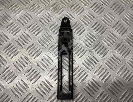 Механизм регулировки высоты ремня безопасности Volkswagen Golf IV (1J) 1997-2004  Volkswagen Golf Golf IV (1J) 1997-2004