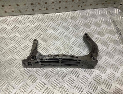 Кронштейн КПП Volkswagen Passat B5+ (3B) 2000-2005 рестайлинг  Volkswagen Passat Passat B5+ (3B) 2000-2005 рестайлинг