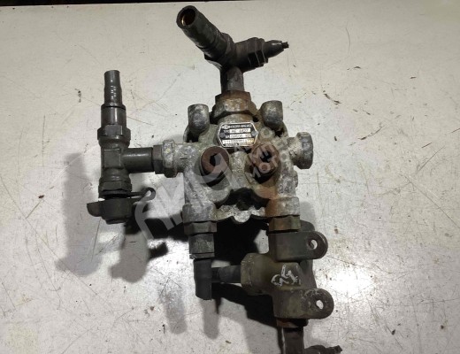 Клапан защитный 4-х контурный Renault Magnum E-TECH II 1997-2000  Renault Magnum Magnum E-TECH II 1997-2000