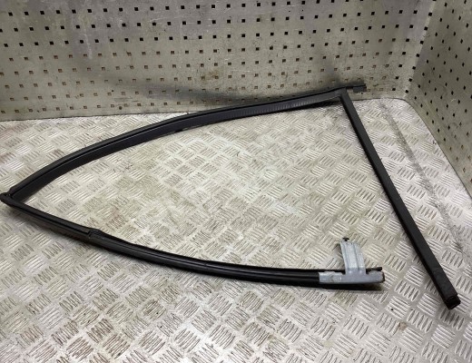 Уплотнитель двери передней правой Chrysler Voyager IV (RG) 2001-2008  Chrysler Voyager Voyager IV (RG) 2001-2008