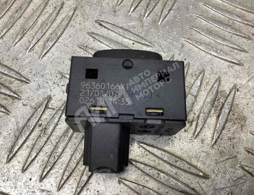 Кнопка стеклоподъемника переднего левого Peugeot 407 2004-2010  Peugeot 407 407 2004-2010