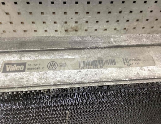 Радиатор (основной) Volkswagen Bora (1J) 1998-2005  Volkswagen Bora Bora (1J) 1998-2005