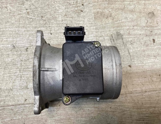 Расходомер воздуха Audi A4 B5 (8D) 1994-1999  Audi A4 A4 B5 (8D) 1994-1999