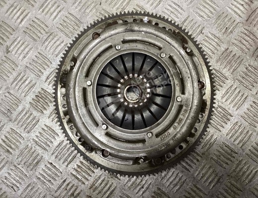 Комплект сцепления Volkswagen Polo IV (9N) 2001-2005  Volkswagen Polo Polo IV (9N) 2001-2005