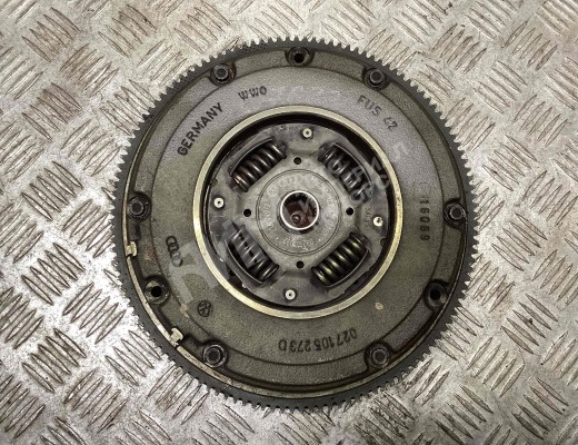 Комплект сцепления Volkswagen Golf IV (1J) 1997-2004  Volkswagen Golf Golf IV (1J) 1997-2004