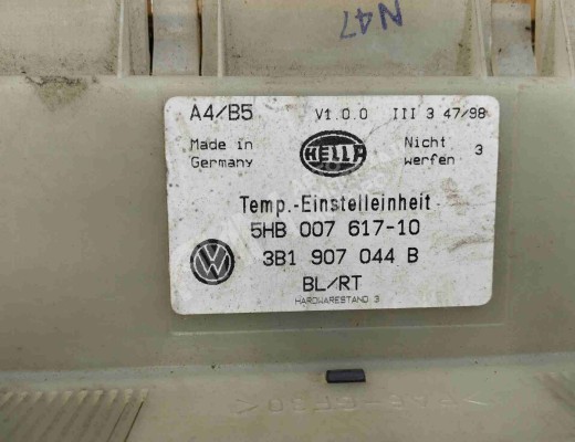 Блок управления печки/климат-контроля Volkswagen Passat B5 (3B) 1996-2000  Volkswagen Passat Passat B5 (3B) 1996-2000