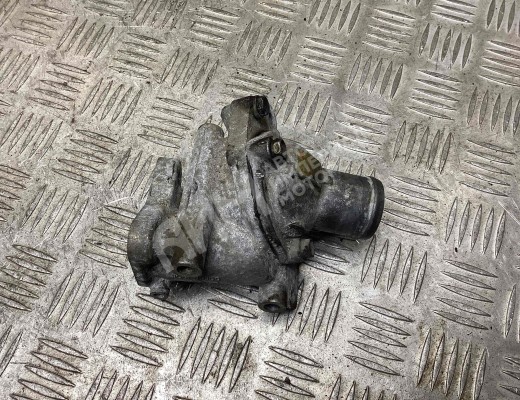 Корпус термостата Nissan Primera II (P11) 1996-2002  Nissan Primera Primera II (P11) 1996-2002