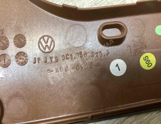 Накладка декоративная на торпедо Volkswagen Passat B6 (3C) 2005-2010  Volkswagen Passat Passat B6 (3C) 2005-2010